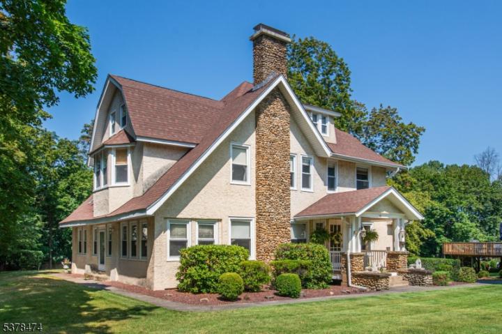 Photo of 11 Hillcrest Road, Caldwell NJ