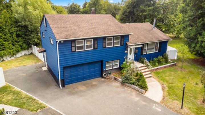 Photo of 4 Rosemont Court, West Orange NJ