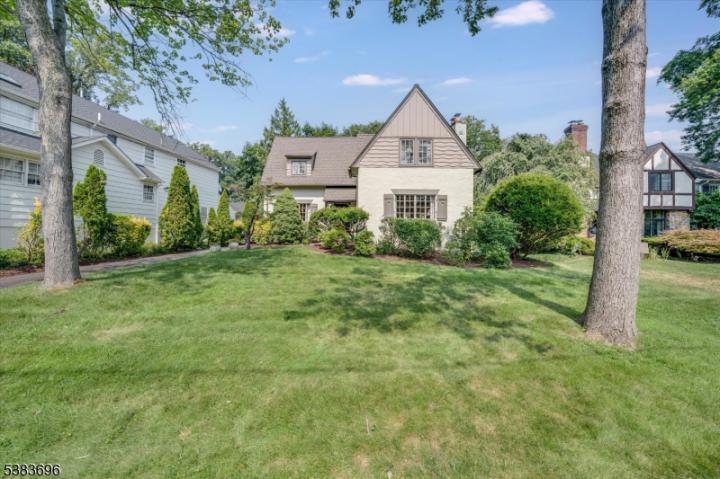 Photo of 30 Glenwood Drive, Millburn NJ