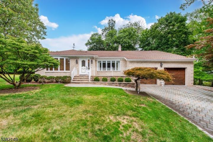 Photo of 4 Spruce Road, North Caldwell NJ
