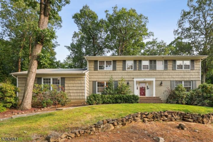 Photo of 10 Byron Road, North Caldwell NJ