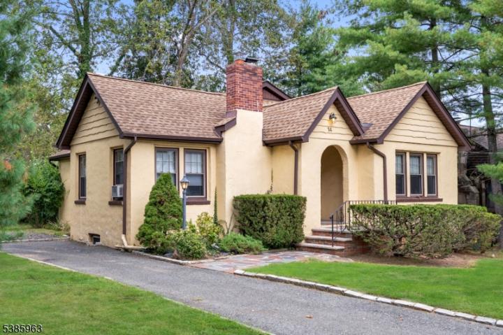 Photo of 14 Burnet Hill Road, Livingston NJ