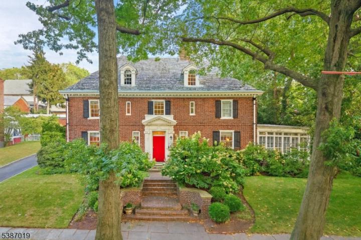 Photo of 655 Lake Street