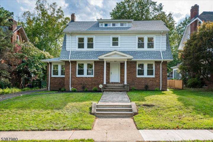 Photo of 140 Oakview Avenue