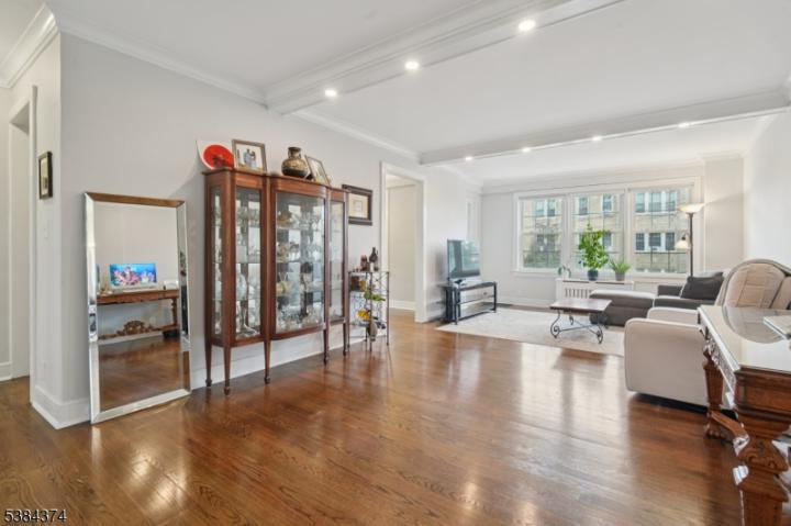 Photo of 5 Roosevelt Place 1a, Montclair NJ
