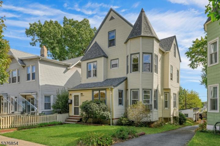 Photo of 81 N Fullerton Avenue