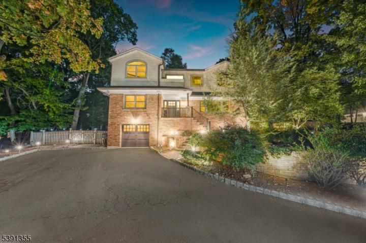 Photo of 160 Grandview Avenue