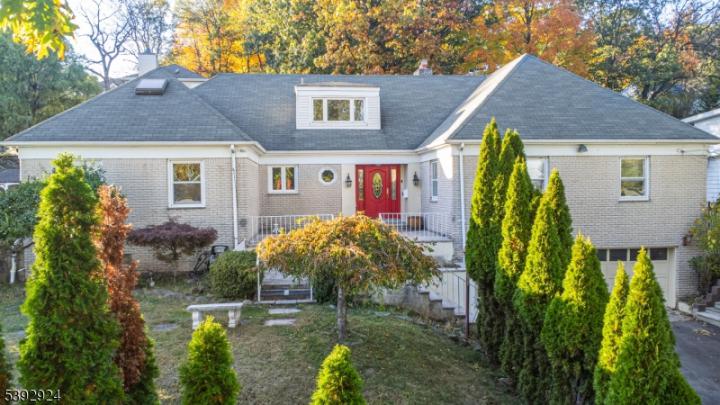 Photo of 11 Mountain Way South