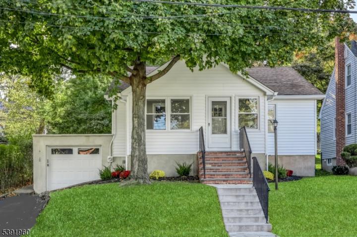 Photo of 8 Parkway, Caldwell NJ