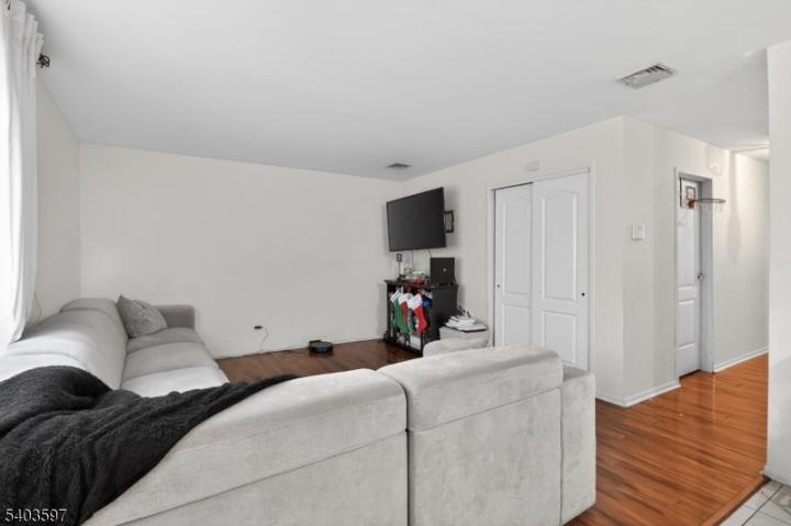 Photo of 192 Burnett Avenue 1