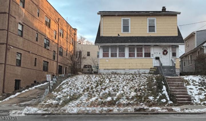 Photo of 973 18th Avenue