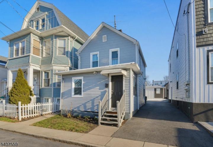 Photo of 80 Cleremont Avenue