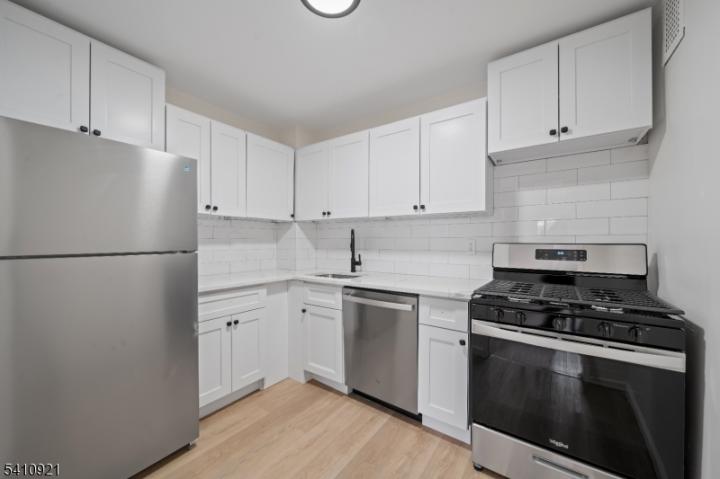 Photo of 275 Prospect Street 16m