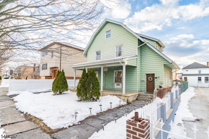 Photo of 44 N 10th Street