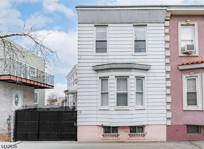 Photo of 72 Lang Street