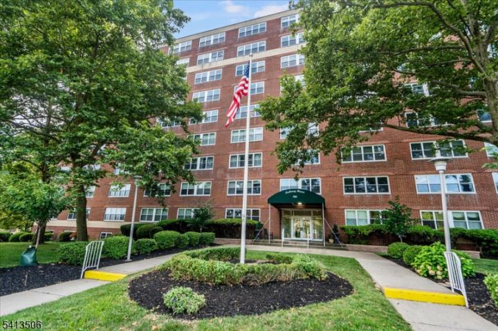 Photo of 926 Bloomfield Avenue 5e