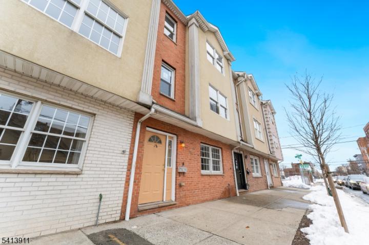 Photo of 18 E Kinney Street