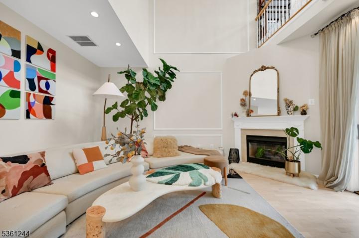 Photo of 717 Regal Boulevard