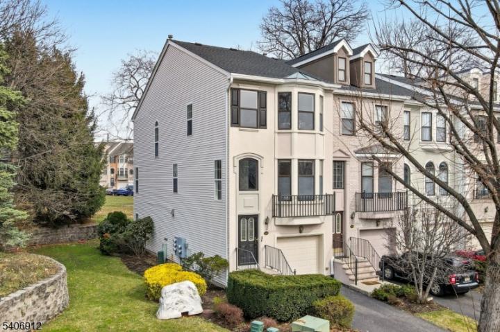 Photo of 349 Wilshire Drive