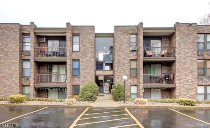 Photo of 365 River Road E