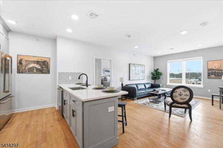 Photo of 660 Bloomfield Avenue 406