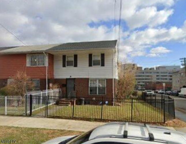 Photo of 170 Fairmount Avenue