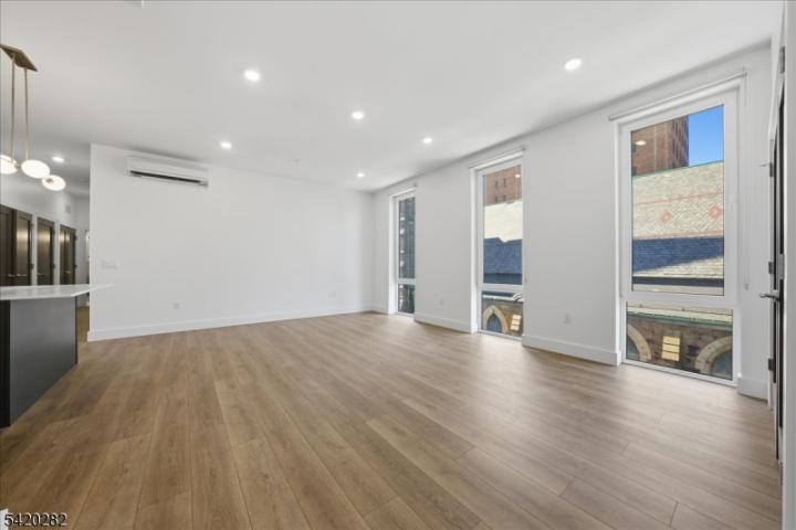 Photo of 21 Lincoln Park 302