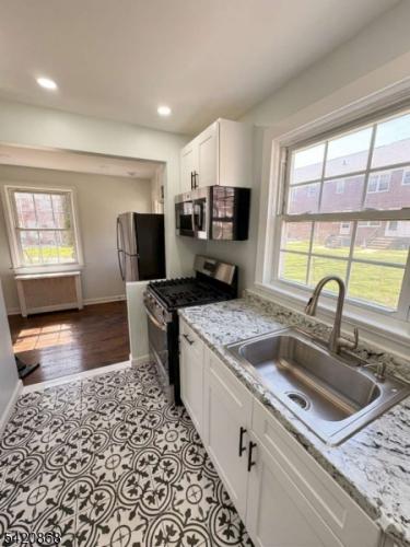 Photo of 293a Elmwood Avenue 293a