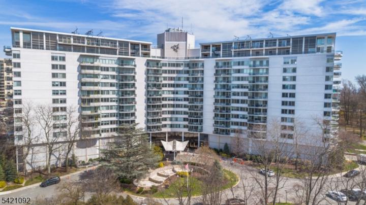 Photo of 1 Claridge Drive 300, Verona NJ