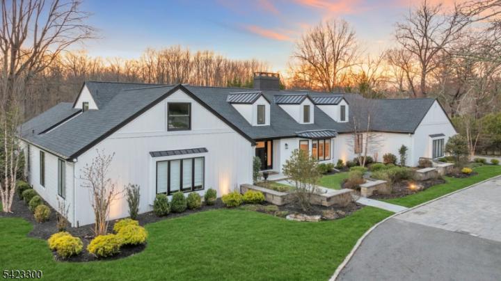 Photo of 16 E Greenbrook Road, North Caldwell NJ