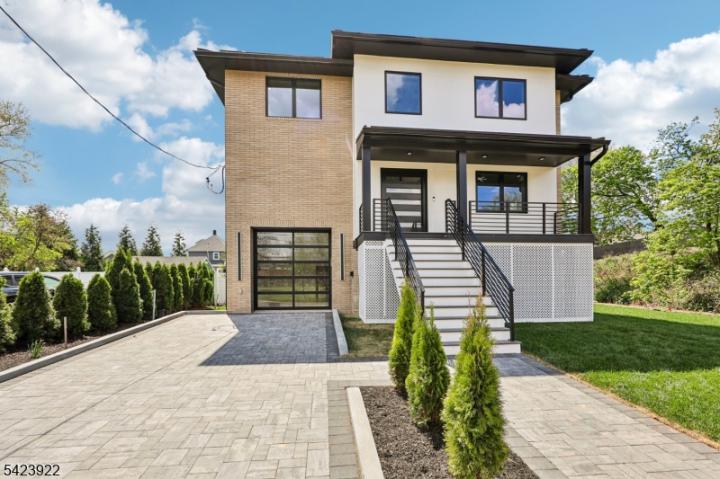 Photo of 51 Albany Avenue