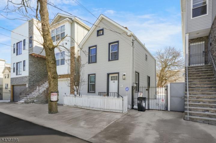 Photo of 418 S 10th Street