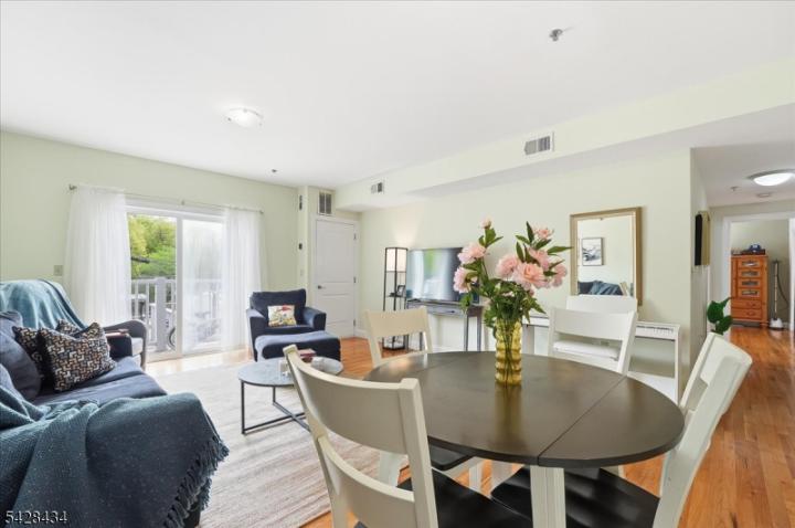 Photo of 902 N 5th Street 207