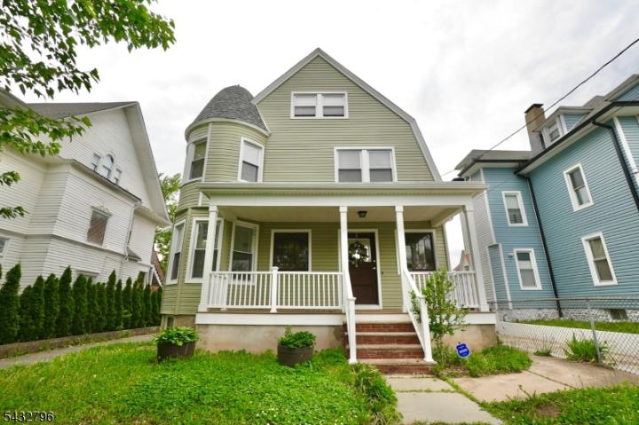 Photo of 566 Highland Avenue