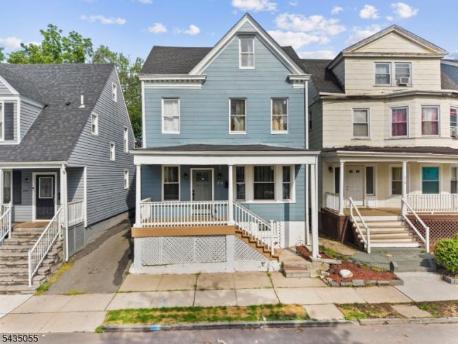 Photo of 216 N Maple Avenue