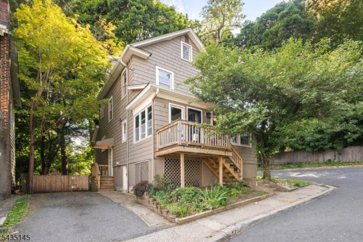 Photo of 51 Ridgehurst Road, West Orange NJ