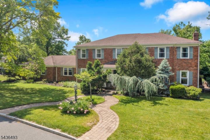 Photo of 2 Edgewood Avenue N