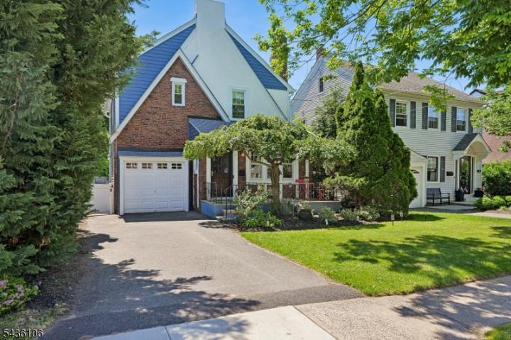 Photo of 54 Mountain Avenue