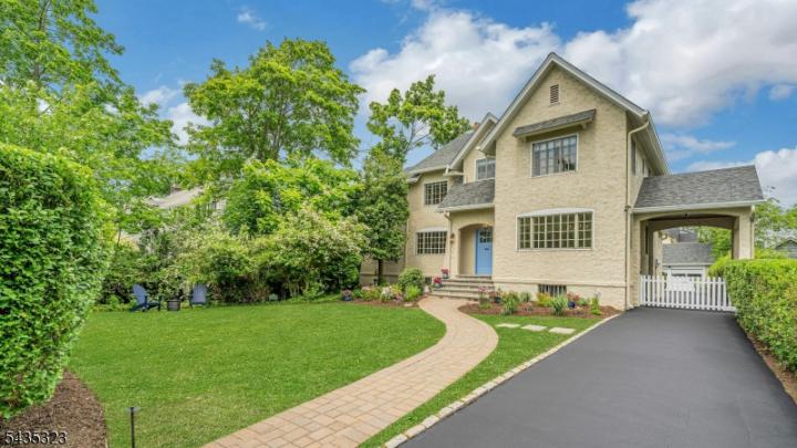 Photo of 9 Parkway