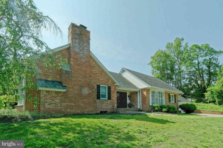 Photo of 10 Lake Drive, Woodbury NJ