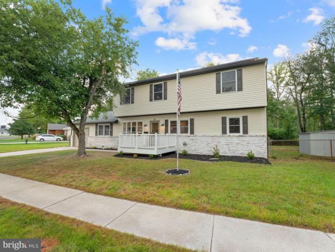 Photo of 242 S Poplar Street, Gibbstown NJ