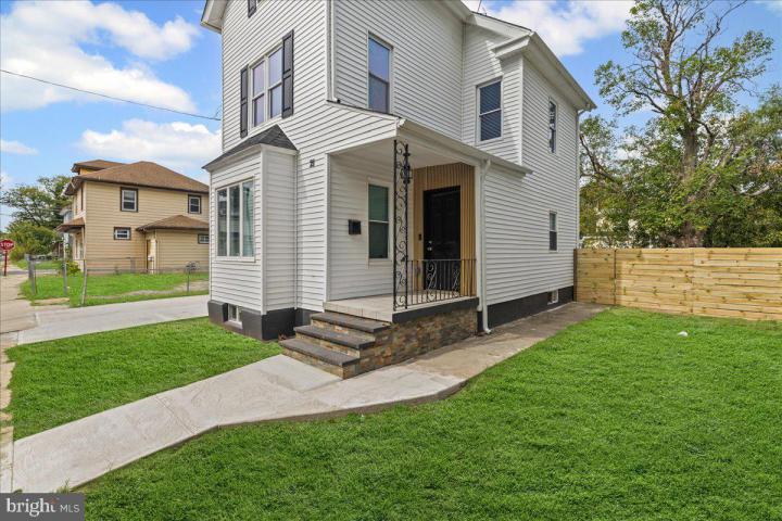 Photo of 21 W Adams Street