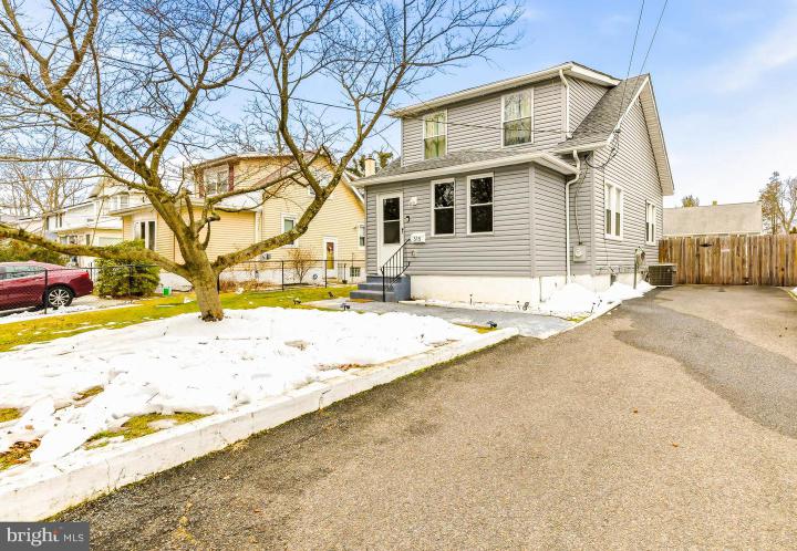 Photo of 313 Woodbury Lake Drive