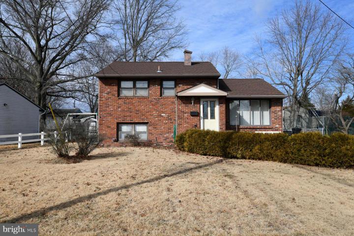 Photo of 592 College Boulevard