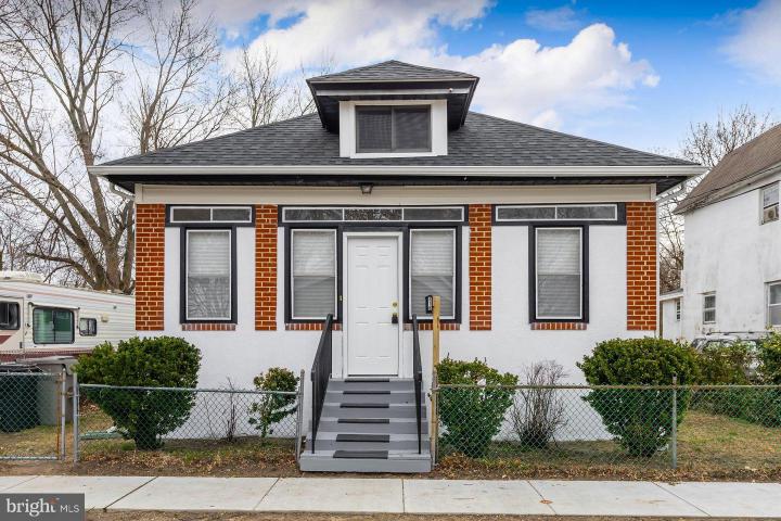 Photo of 318 W Buck Street