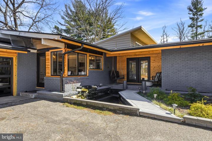 Photo of 1528 E Malaga Road