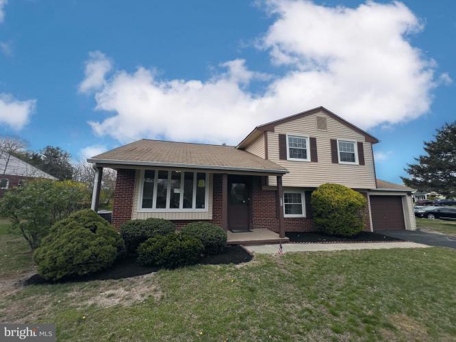 Photo of 825 Lexington Avenue