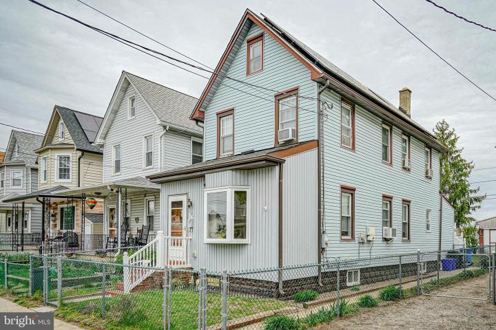Photo of 121 N Maple Avenue