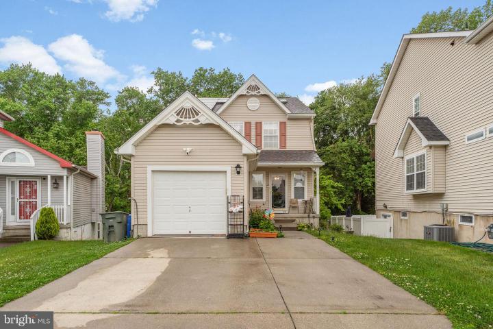 Photo of 841 Fordham Place
