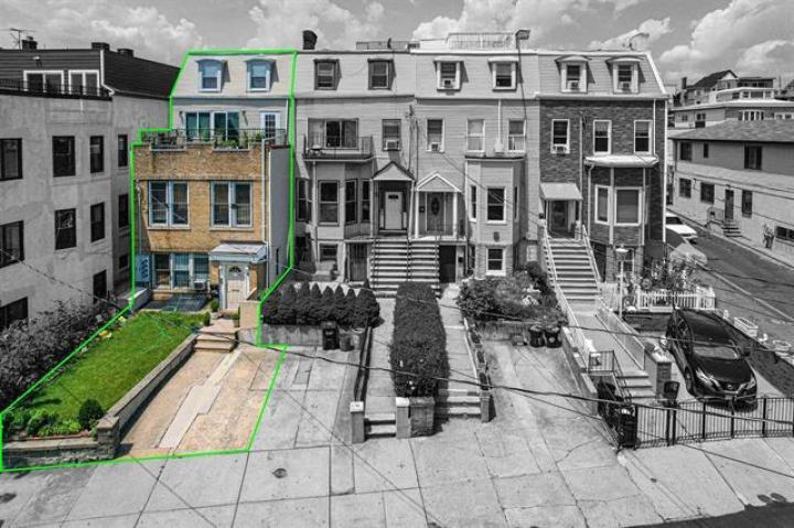 Photo of 296 Paterson Plank Road